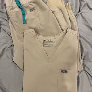 FIGS women’s scrubs